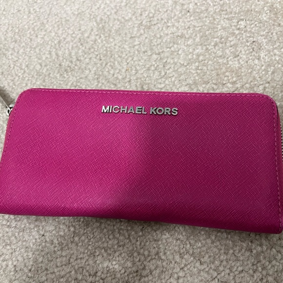 Authentic MK wallet - Picture 1 of 8